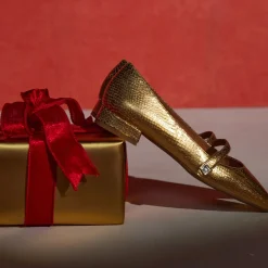 Outlet Priya Women Flats & Sneakers